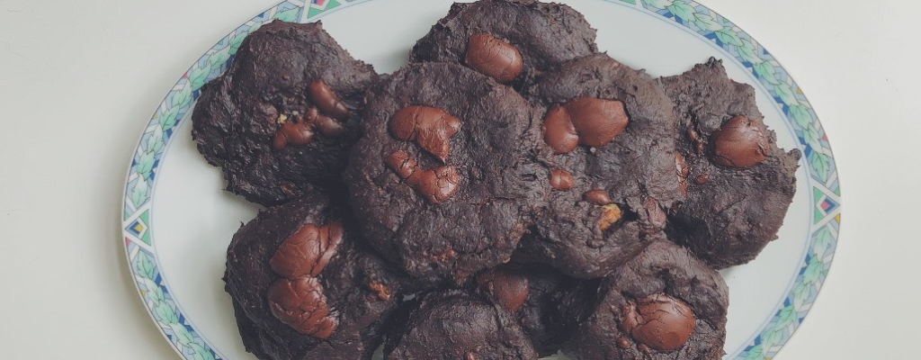 Deegloze Chocolate Chip Cookies met avocado